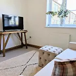 Coastal Whisper Sleeps 10 With Parking