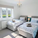 Coastal Whisper Sleeps 10 With Parking בית נופש Reighton