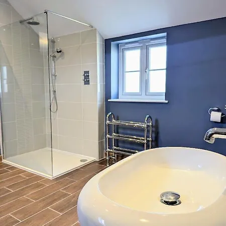 Coastal Whisper Reighton