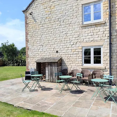 Coastal Whisper Sleeps 10 With Parking Reighton