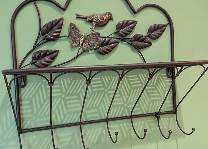 Coastal Whisper Sleeps 10 With Parking