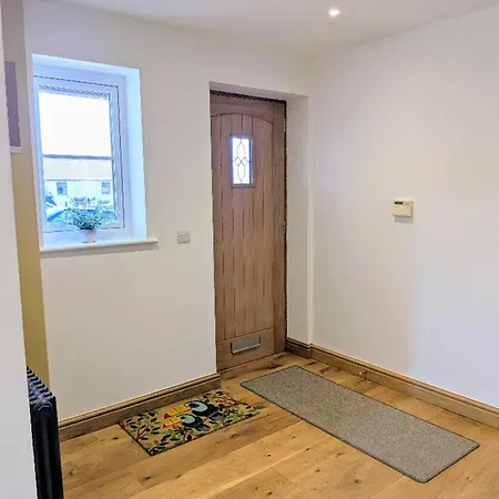 Coastal Whisper Sleeps 10 With Parking Reighton