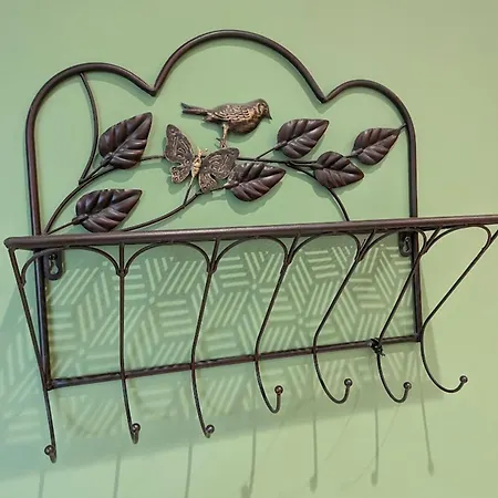 Coastal Whisper Sleeps 10 With Parking