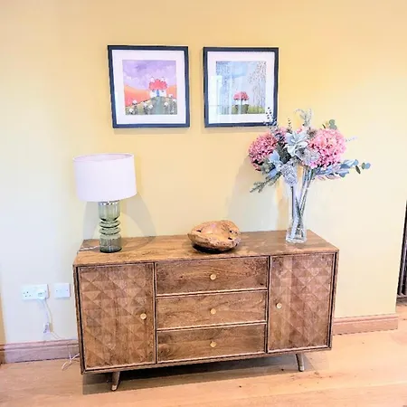 Coastal Whisper Sleeps 10 With Parking