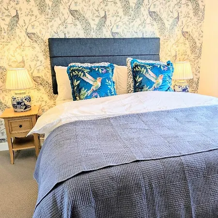 Coastal Whisper Sleeps 10 With Parking