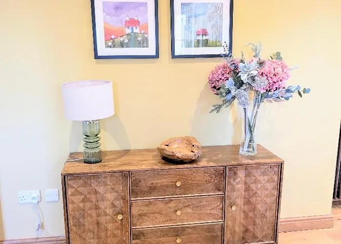 Coastal Whisper Sleeps 10 With Parking