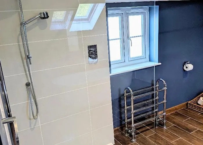 Coastal Whisper Sleeps 10 With Parking *