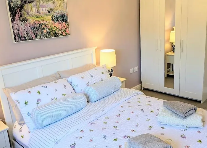 Coastal Whisper Sleeps 10 With Parking